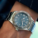 Solar diving watch Orient Kamasu RA-WJ0002L, 39.9mm stainless steel case, sapphire crystal, 200m water resistance, features quartz movement and luminous display, perfect for sports enthusiasts and outdoor activities.